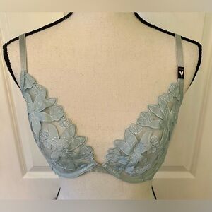 VICTORIA SECRET!!! NWT BLUE FLOWERED UNDERWIRE BRA WITH BACK HOOK & EYE CLOSURE